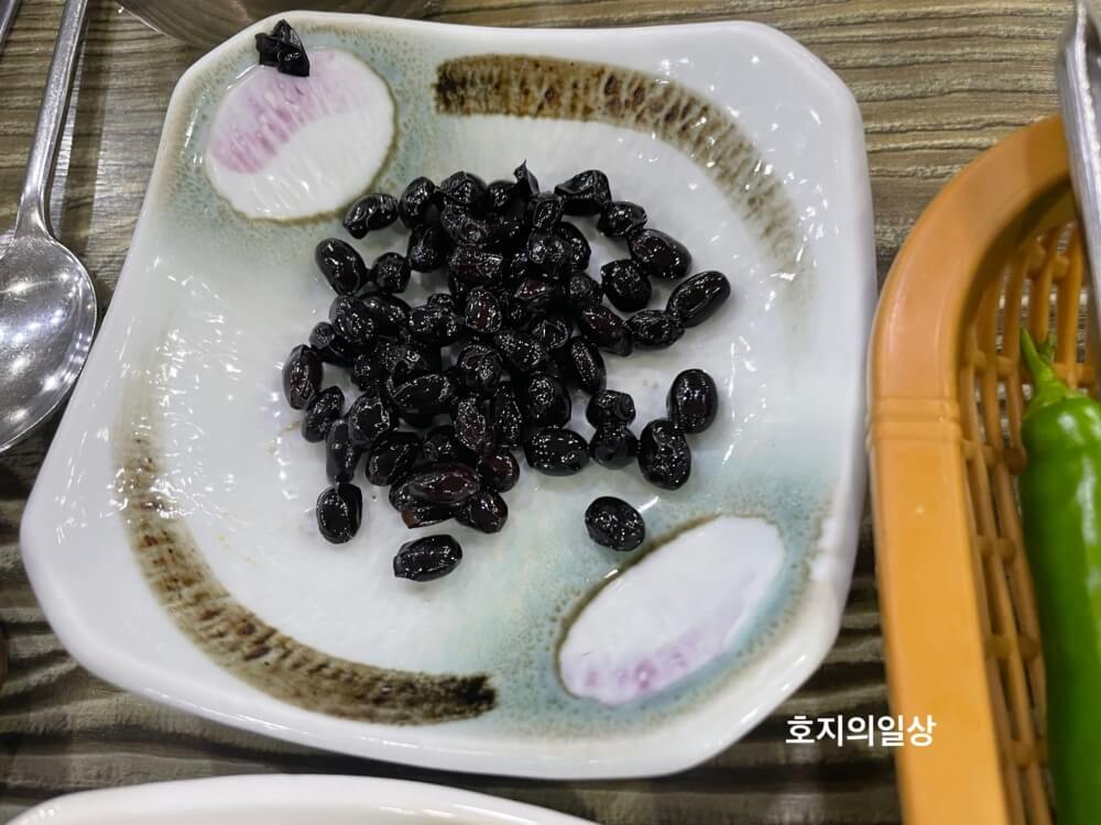 제주 애월 맛집 이춘옥원조고등어쌈밥 - 콩자반