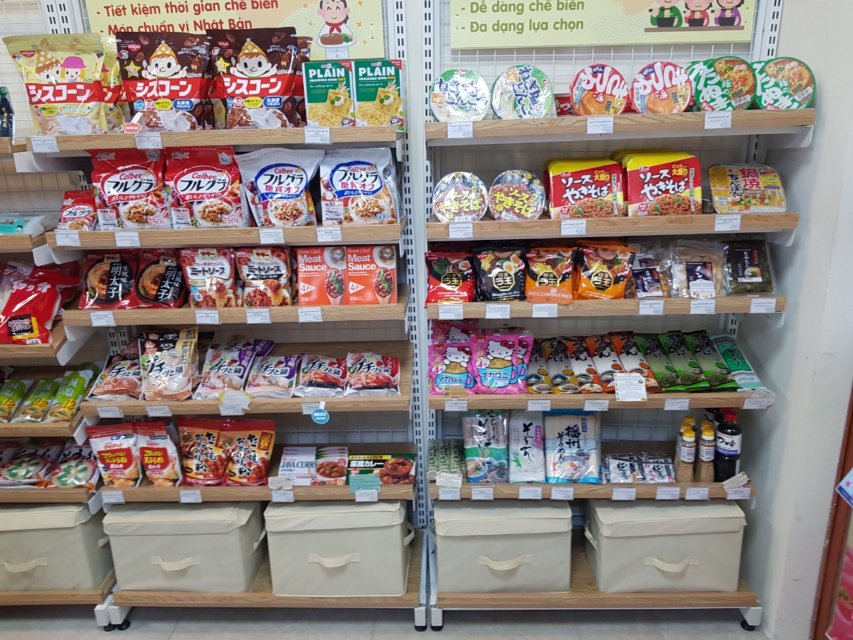 호치민 빈탄군 사이공 펄 단지 일본 마트 Stories - 라멘 및 즉석 식품 코너