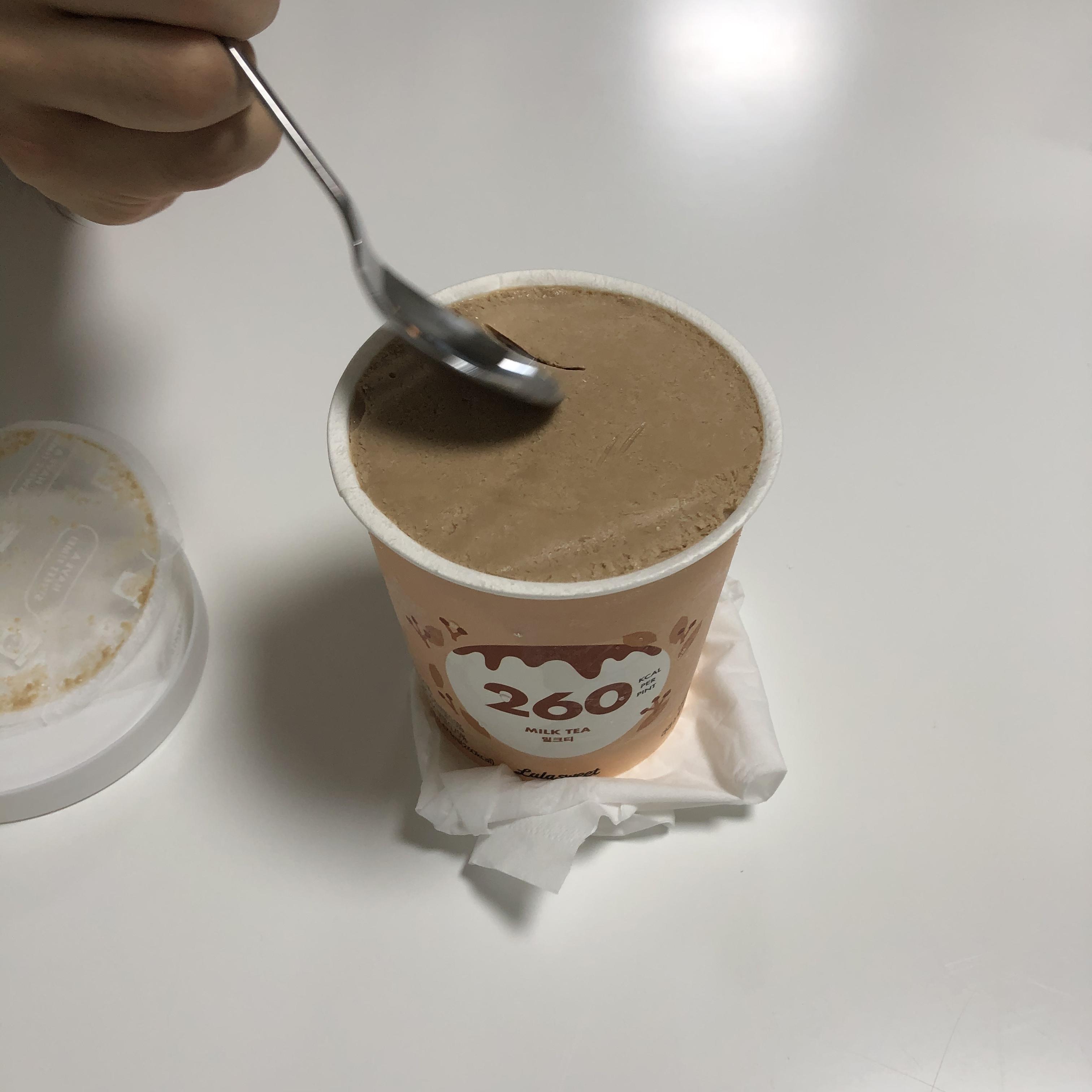   라라스윗. 밀크티맛. 정녕 260kcal이 맞느냐 이말이야!
