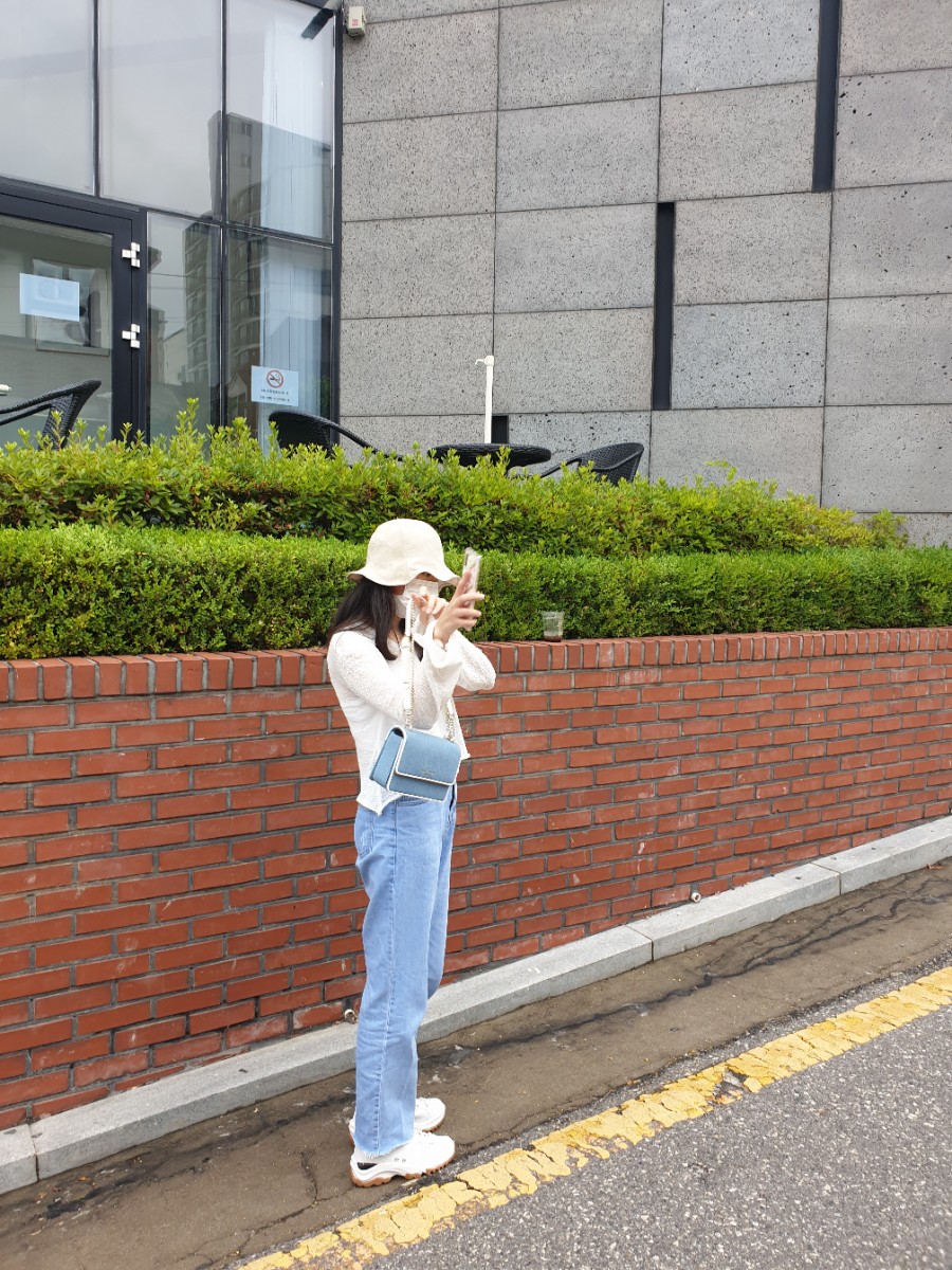 19도 21도 서울 가디건 내츄럴룩 비오는날 청바지 코디 20210618 20대 여성 데일리룩 기온별 복장 (오늘 날씨복 차림) 여름 10