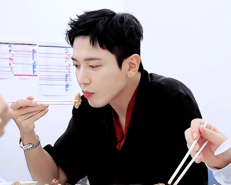 더쿠 - 전참시에 나온 정용화 헤어메이크업 전 vs 후.jpgif