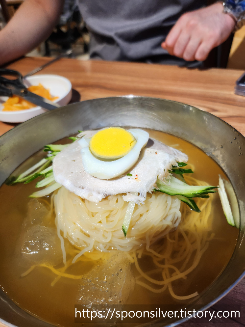  부산 해운대 초량밀면 만두가 찐으로 맛있는집