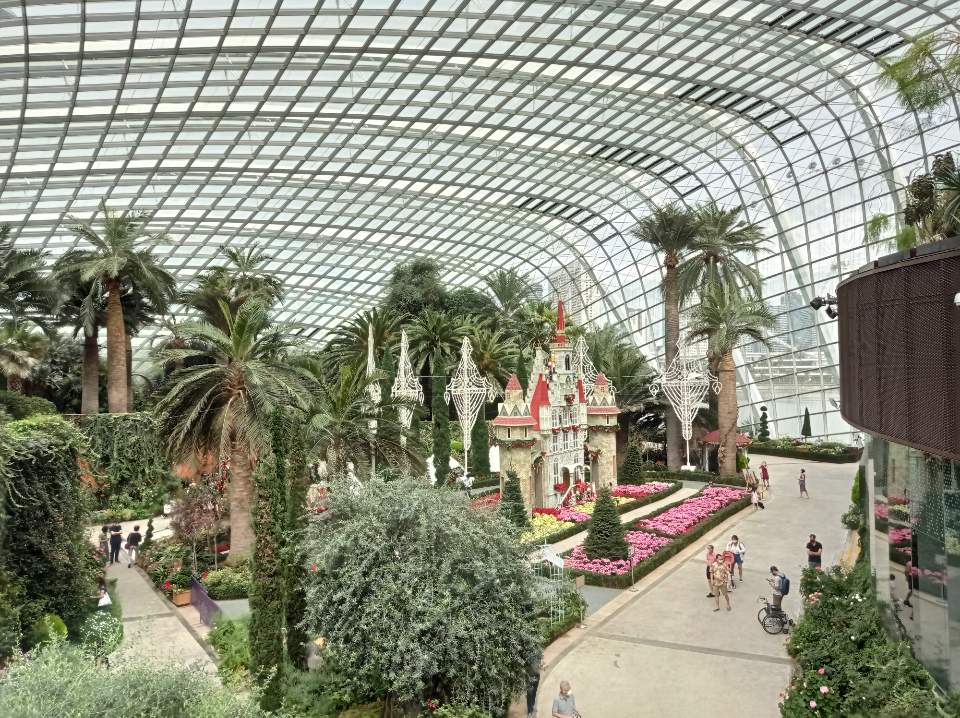  싱가포르 도시 속 거대한 식물원, 가든스 바이 더 베이 Gardens by the Bay