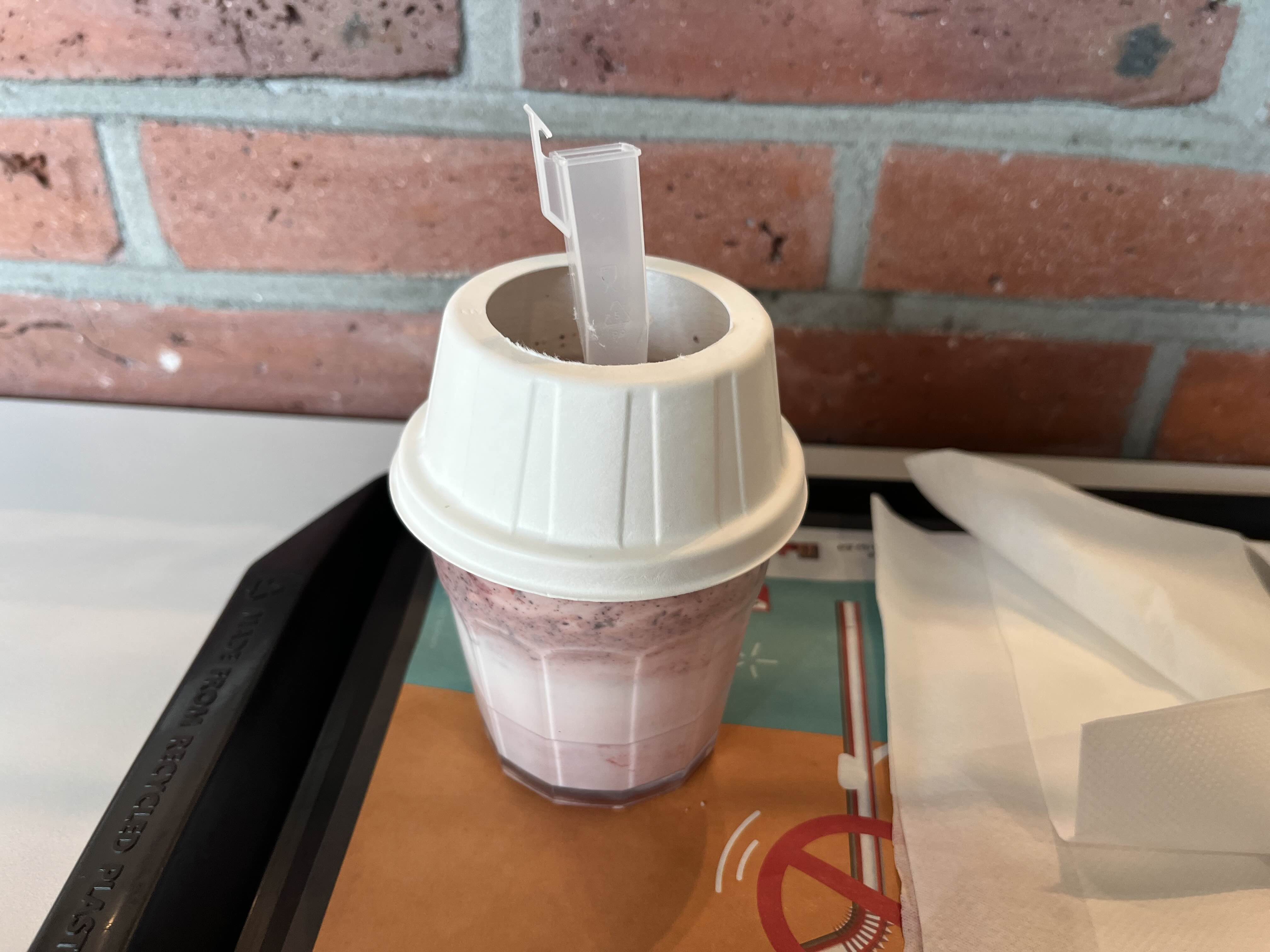  맥도날드 디저트 딸기 오레오 맥플러리 내돈내산 솔직후기!