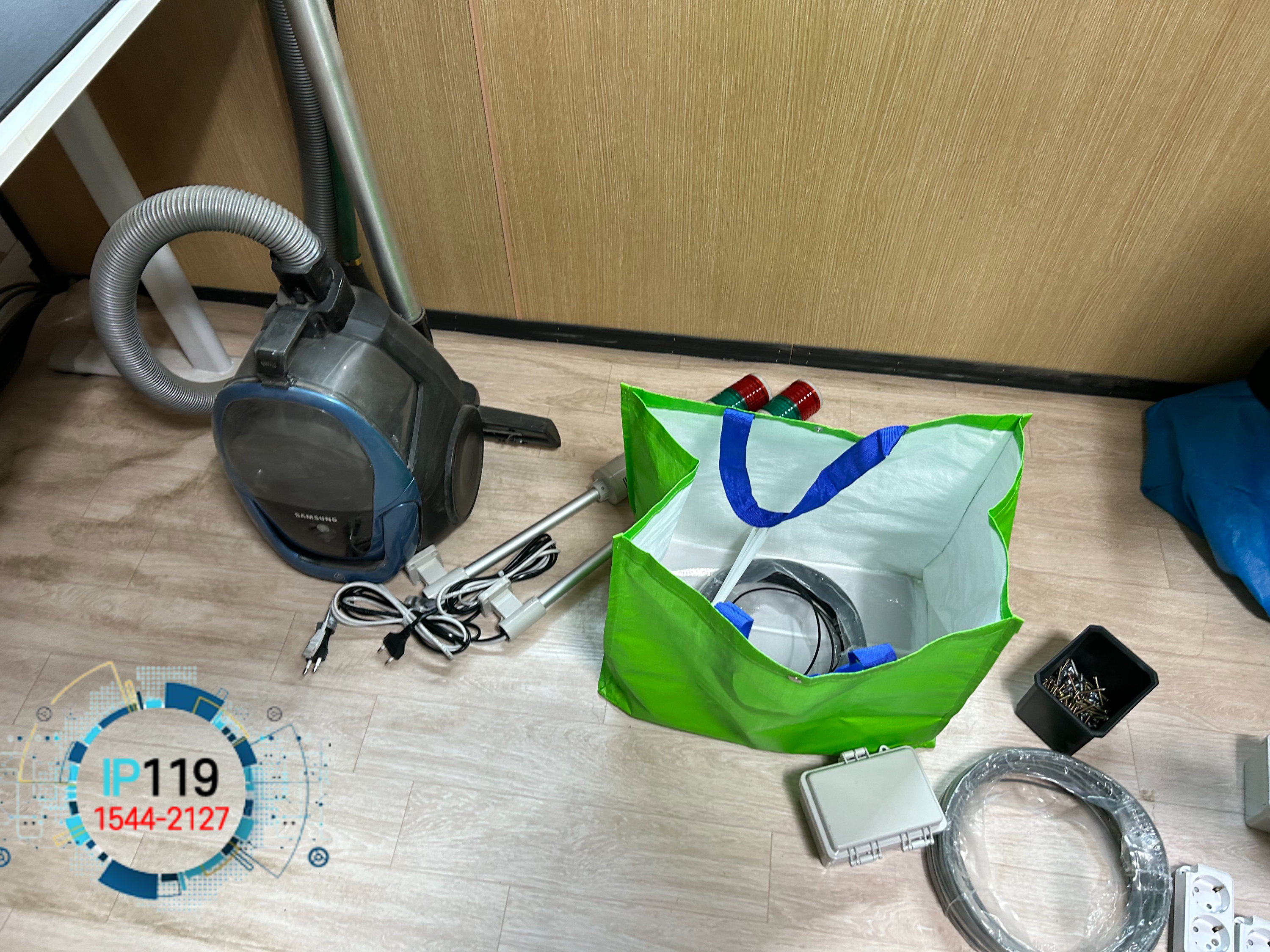 안성 공사장 임시 컨테이너에 타워램프와 견광등 사용하여 출입 견광등 설치