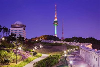 멀리서 본 남산타워