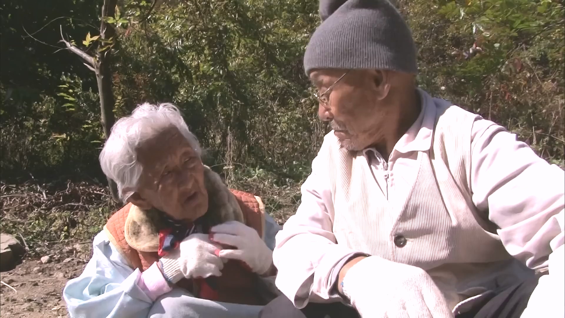 [인간극장 다시보기] 다시 태어나도 서로밖에 없다 하시는 백발의 황혼 부부, 따뜻하고 싱그러운 신혼일기 제2막이 시작된다 KBS 방송.mp4_20240415_133438.349.jpg