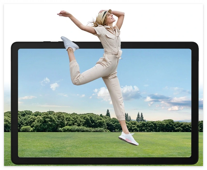 삼성-갤럭시-탭-A9+-큰-화면에서-흰색-모자를-쓴-여자가-뛰는-이미지