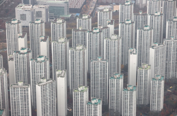  재건축 2년 의무 거주 철회, '집 값만 올린꼴'