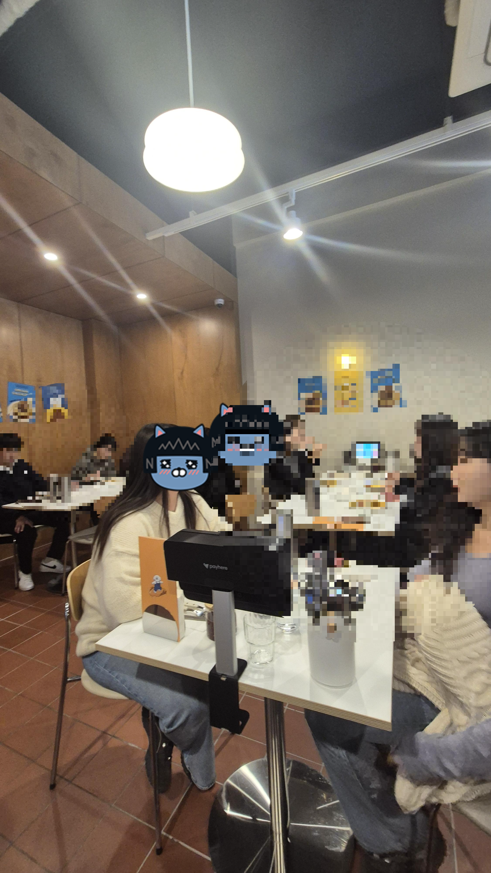 오므상 칼칼데스 테이블