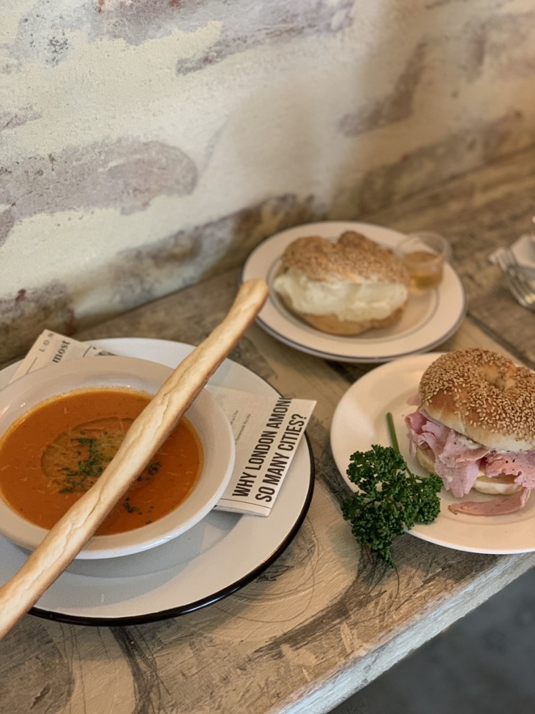 :: 런던베이글뮤지엄 안국 카페 21