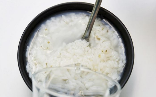  물에 밥 말아먹으면