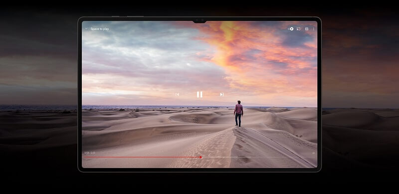 갤럭시-탭-S8-울트라-화면으로-동영상-시청하는-모습