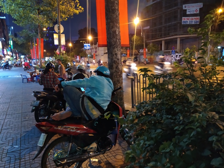 베트남 길거리 오토바이 기사