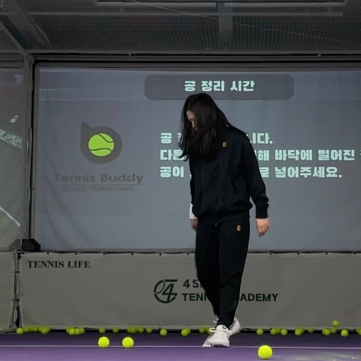테니스재킷 착샷