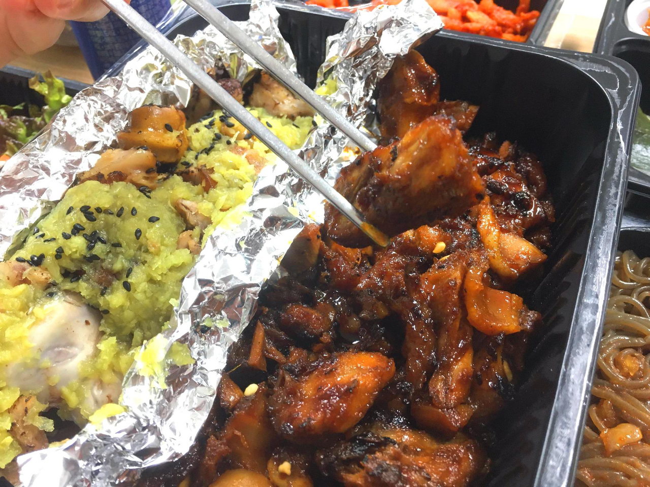  수원 매탄동 족타쿠나 족발 불족 마늘족 배달!