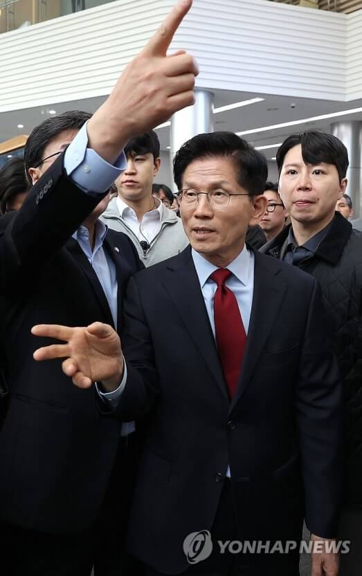 김문수 일정 중단