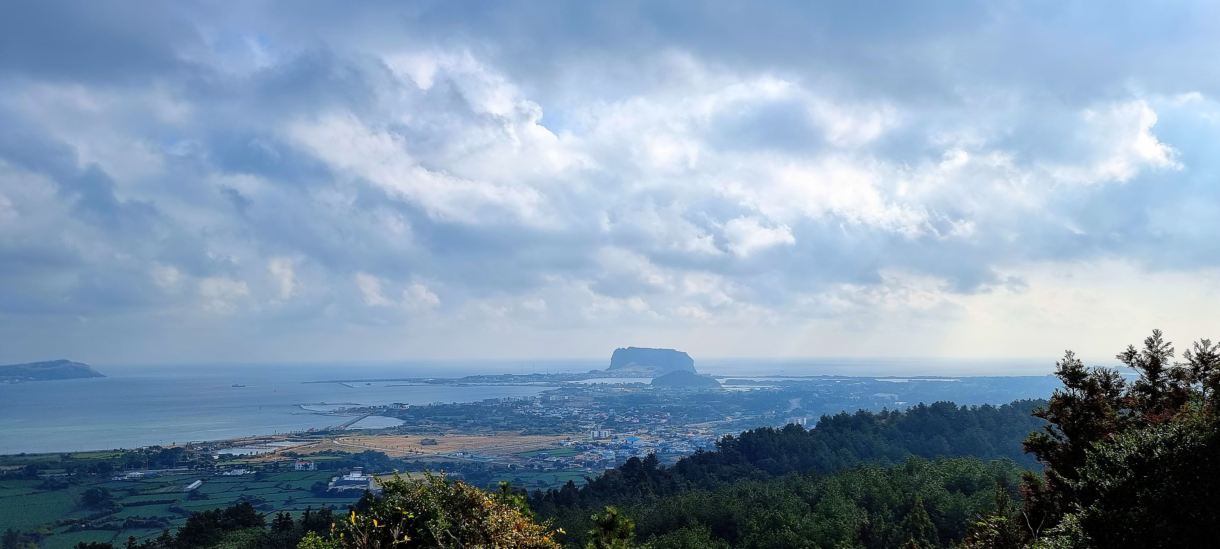 정상에서 본 성산 일출봉