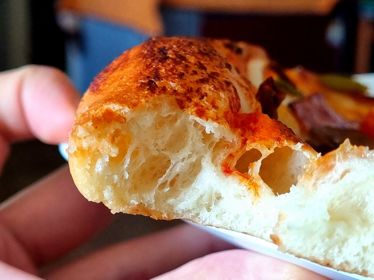 피자 손잡이는 바게트처럼 바삭하고 쫄깃합니다.