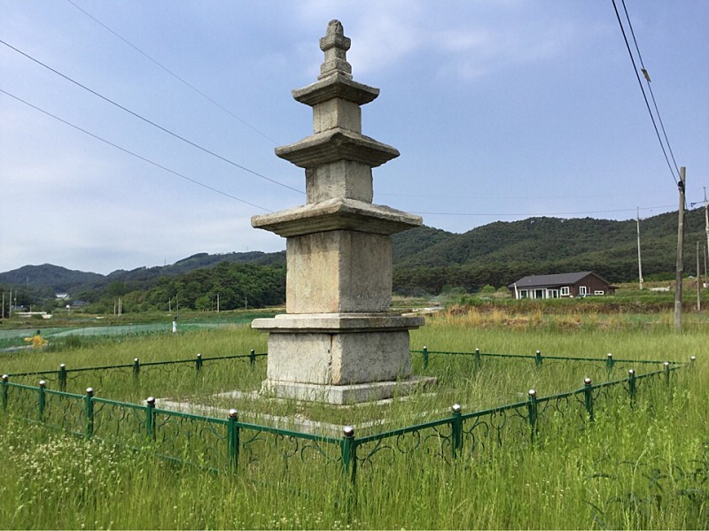  정읍 무성리 삼층석탑과 석불입상