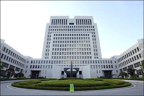  아들을 150분간 폭행, 총 2160대 때려서 숨지게 한 엄마 징역........
