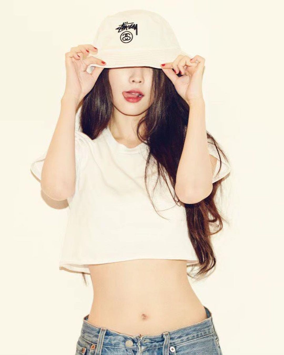  섹시한 아이유 화보 7장