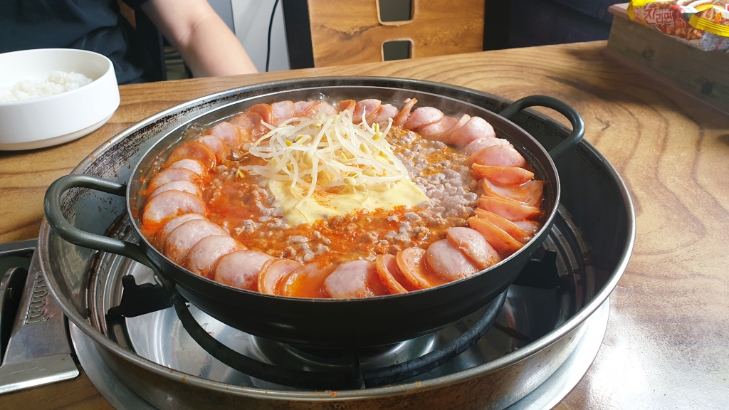 수원 인계동 이나경송탄부대찌개&#44; 비주얼도 양도 맛집 향기가!