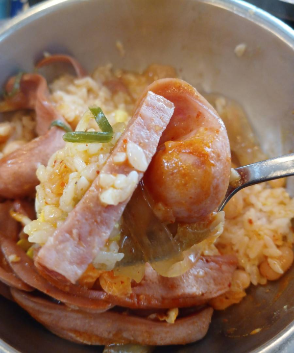 부대찌개 밥 한 숟가락