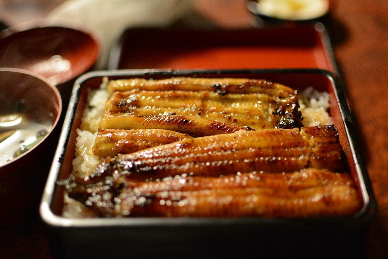 “6월-제철-생선-장어덮밥”