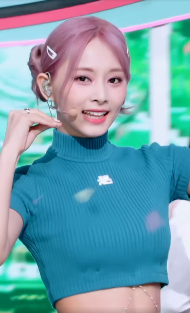  트와이스 쯔위 Talk that Talk 톡댓톡 뮤뱅 무대 의상 움짤 mp4