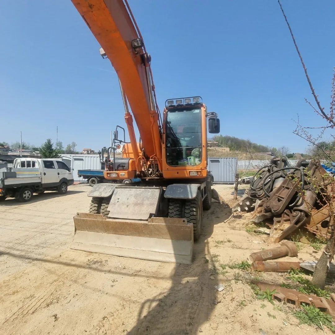  굴삭기 두산 DOOSAN DX210W모델 2007년식 5000만원 판매합니다.