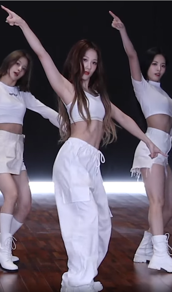  프로미스나인 이서연 흰 탱크탑