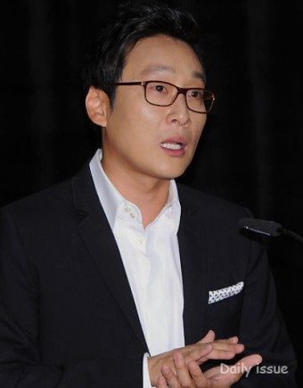  이휘재 새 소속사 없이 캐나다로 떠난 이유?
