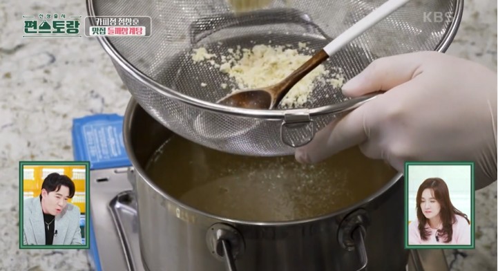 가루가-뭉치지-않게-체에-곱게-걸러준다