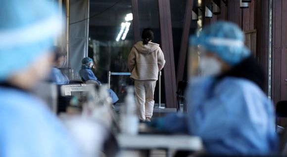  국민 2명중 1명 감염, 이젠 코로나19 후유증에 관심 가져야