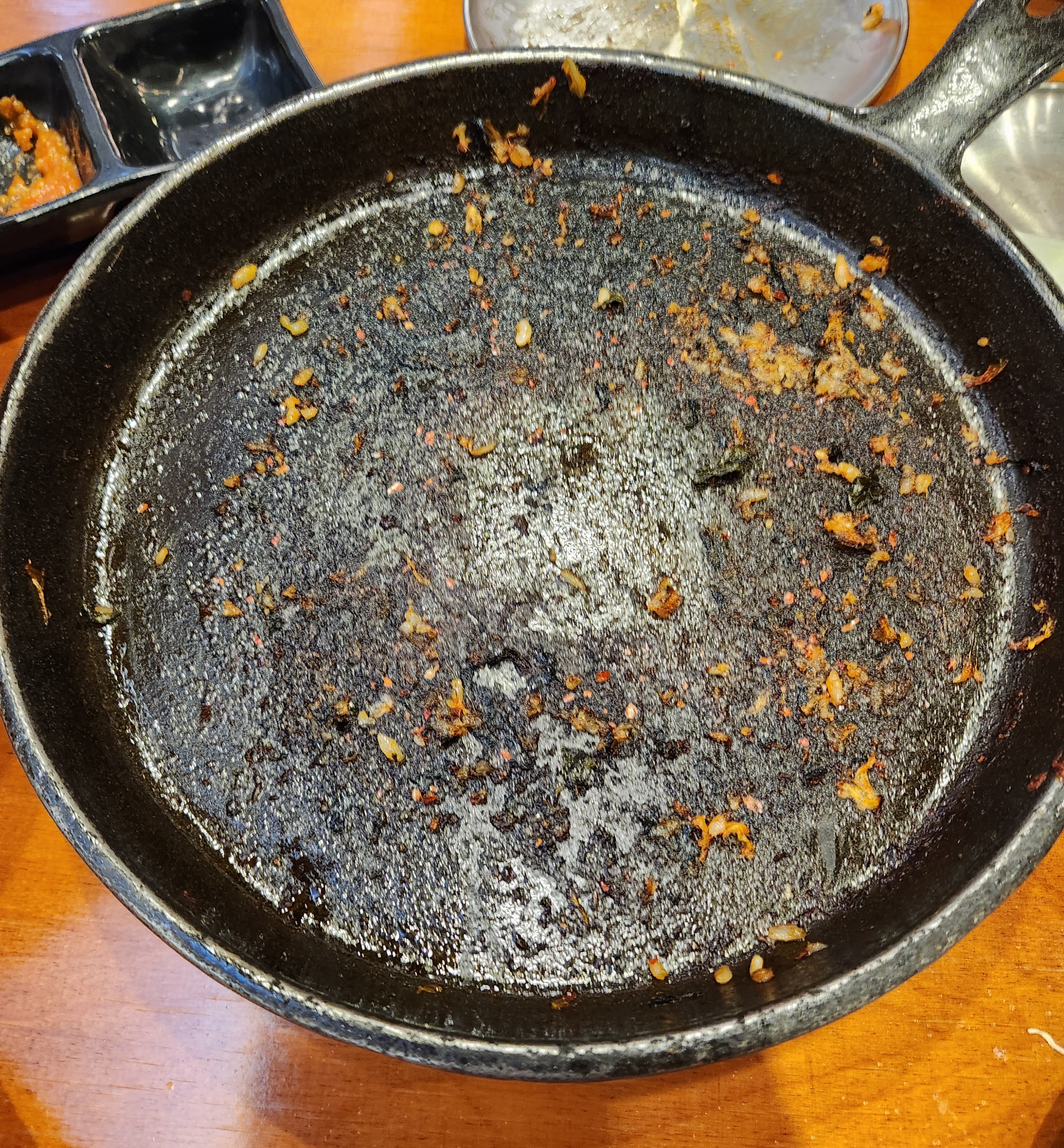 이렇게 볶음밥까지 싹싹 다 긁어 먹은 후 자연스레 나오는 한 마디