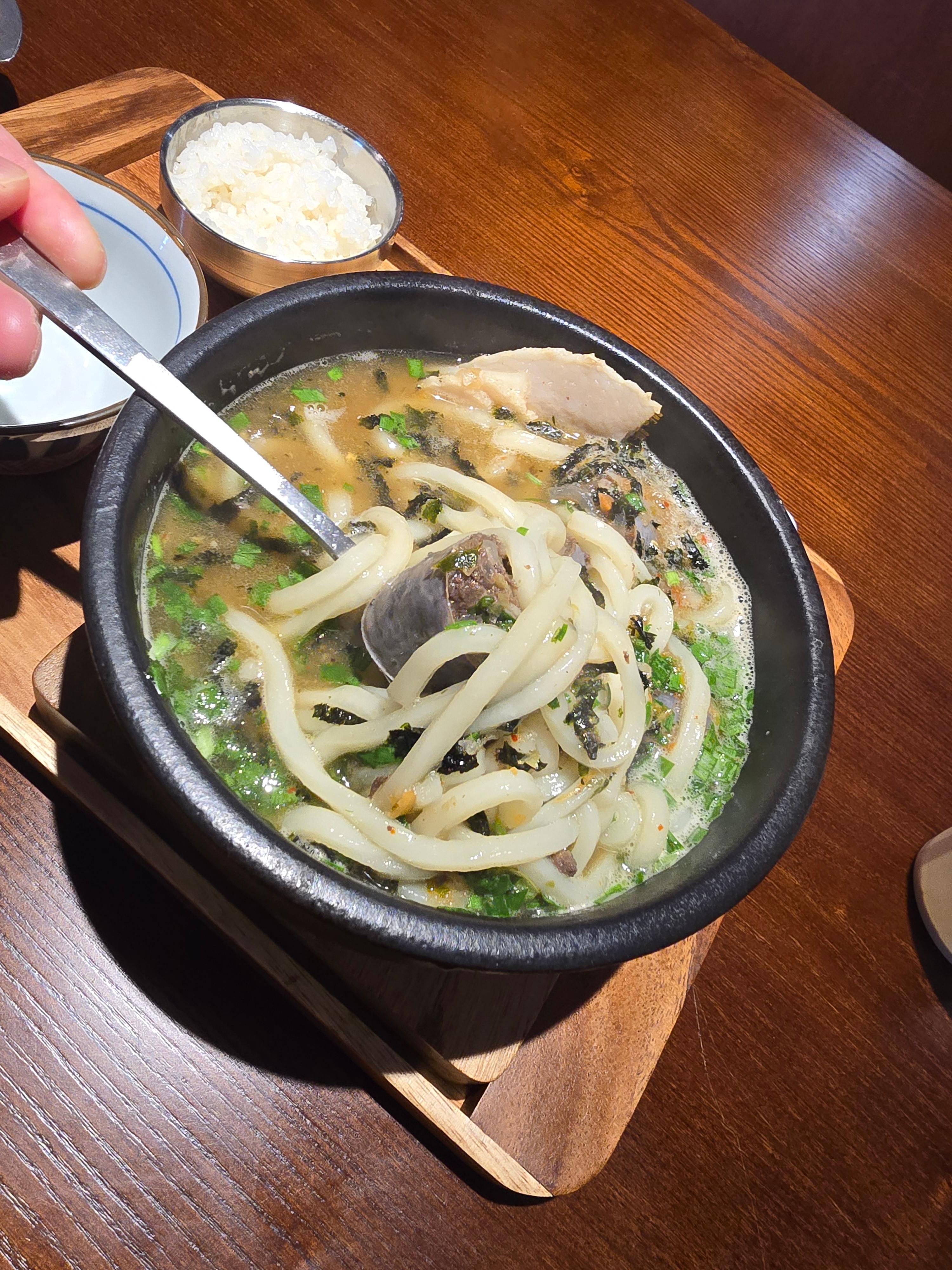 우동순대국밥