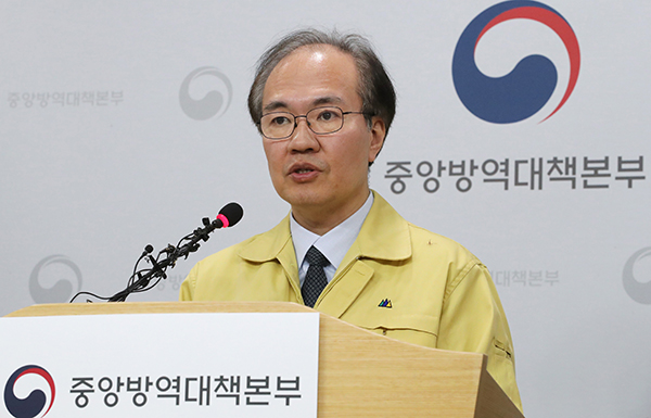 방역당국 “코로나19 현재 벅찬 상황…유행 속도 빠르고 규모 커”