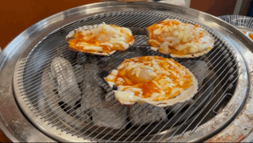 수원 영통 고기 맛집 영포화로 - 치즈 가리비 굽는 영상
