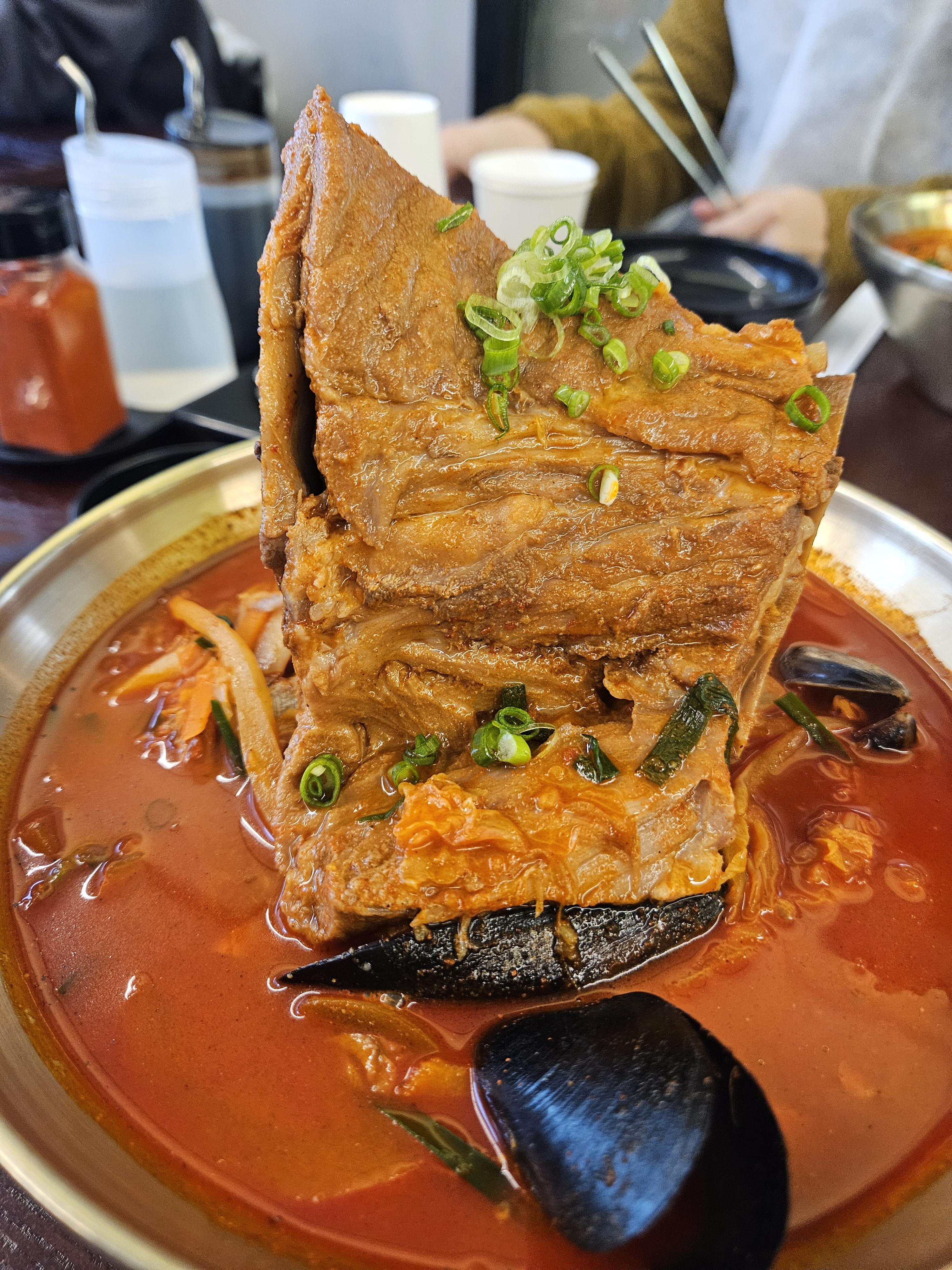  강원도 원주 줄서는 맛집 감동스런 뼈 짬뽕 뼈대있는짬뽕