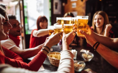 맥주마시는 사람들
