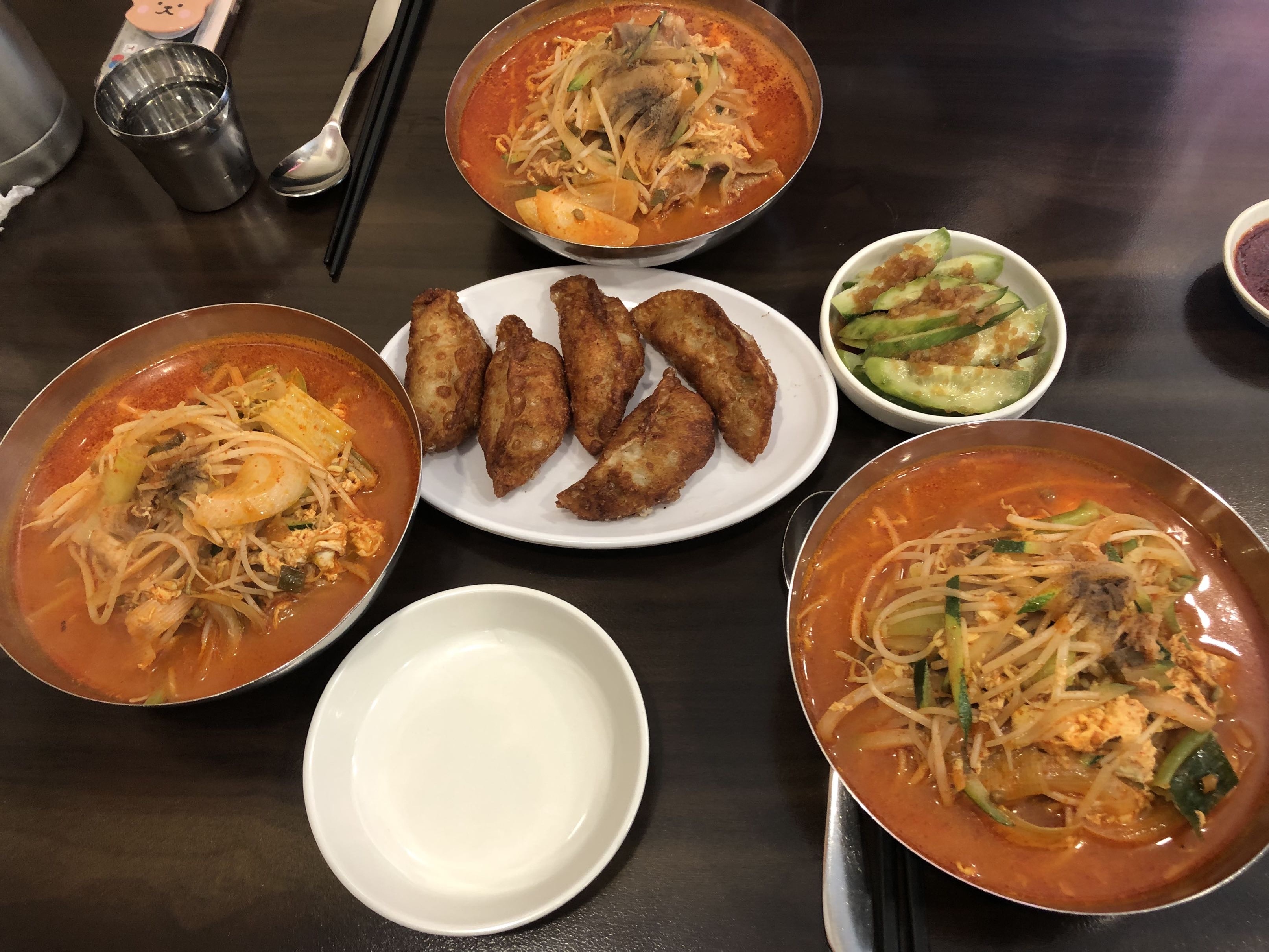 완탕국밥과 군만두&#44; 오이반찬