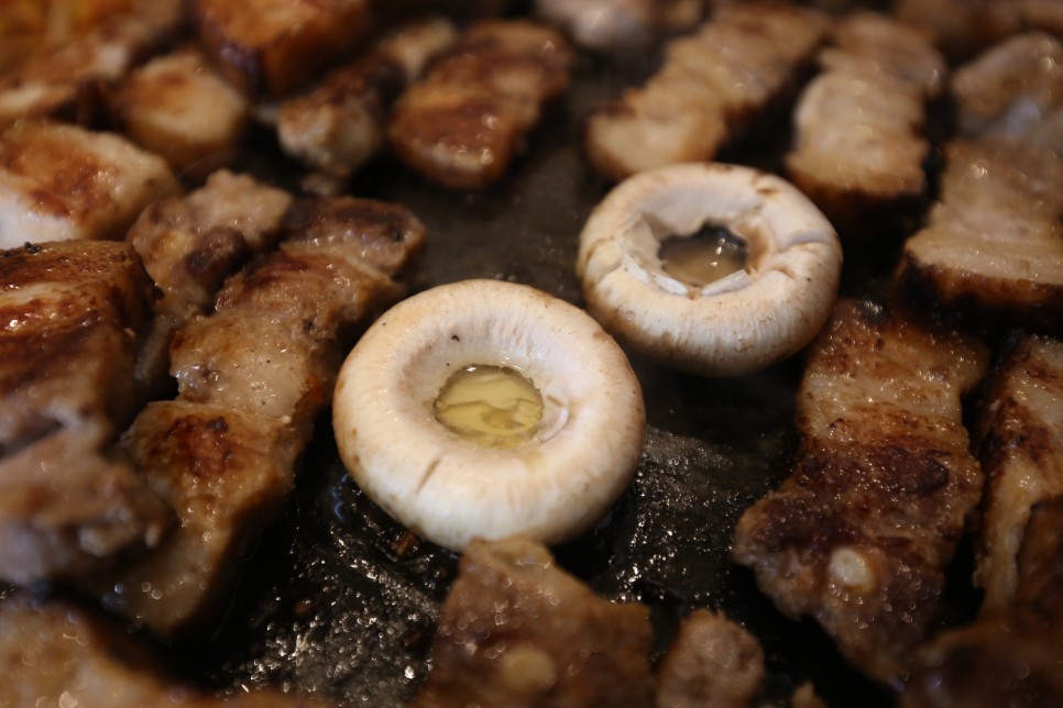 이게 육덕이지! 합정 삼겹살 19