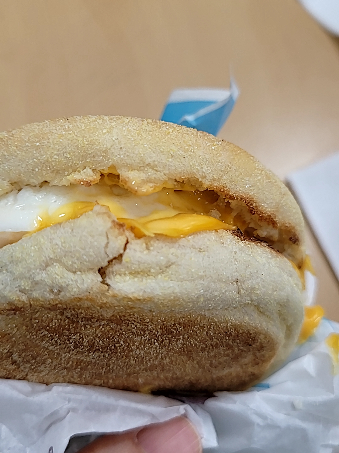  아침엔 맥모닝~! 늦게일어나는 사람은 못먹어요~!