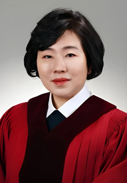 정계선 헌법재판관, 공부 잘하는 판사에서 헌법을 지키는 수문장까지
