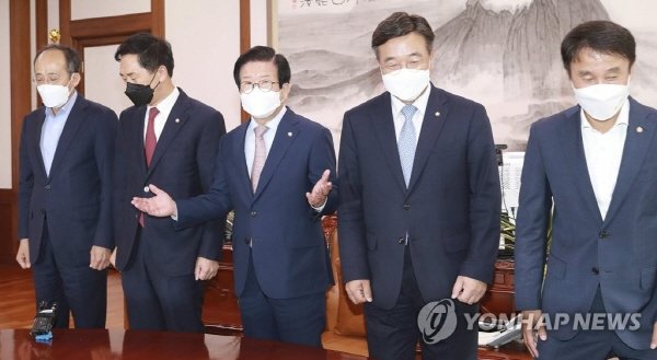  언론중재법 국회 본회의 상정 29일로 연기