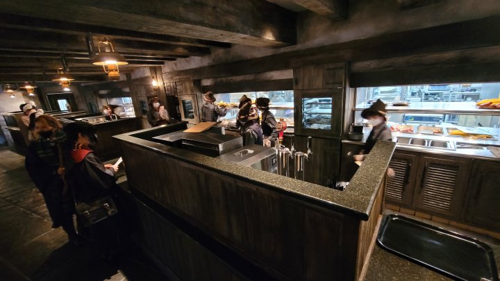 Three Broomsticks - 음식을 구할 수 있는 곳