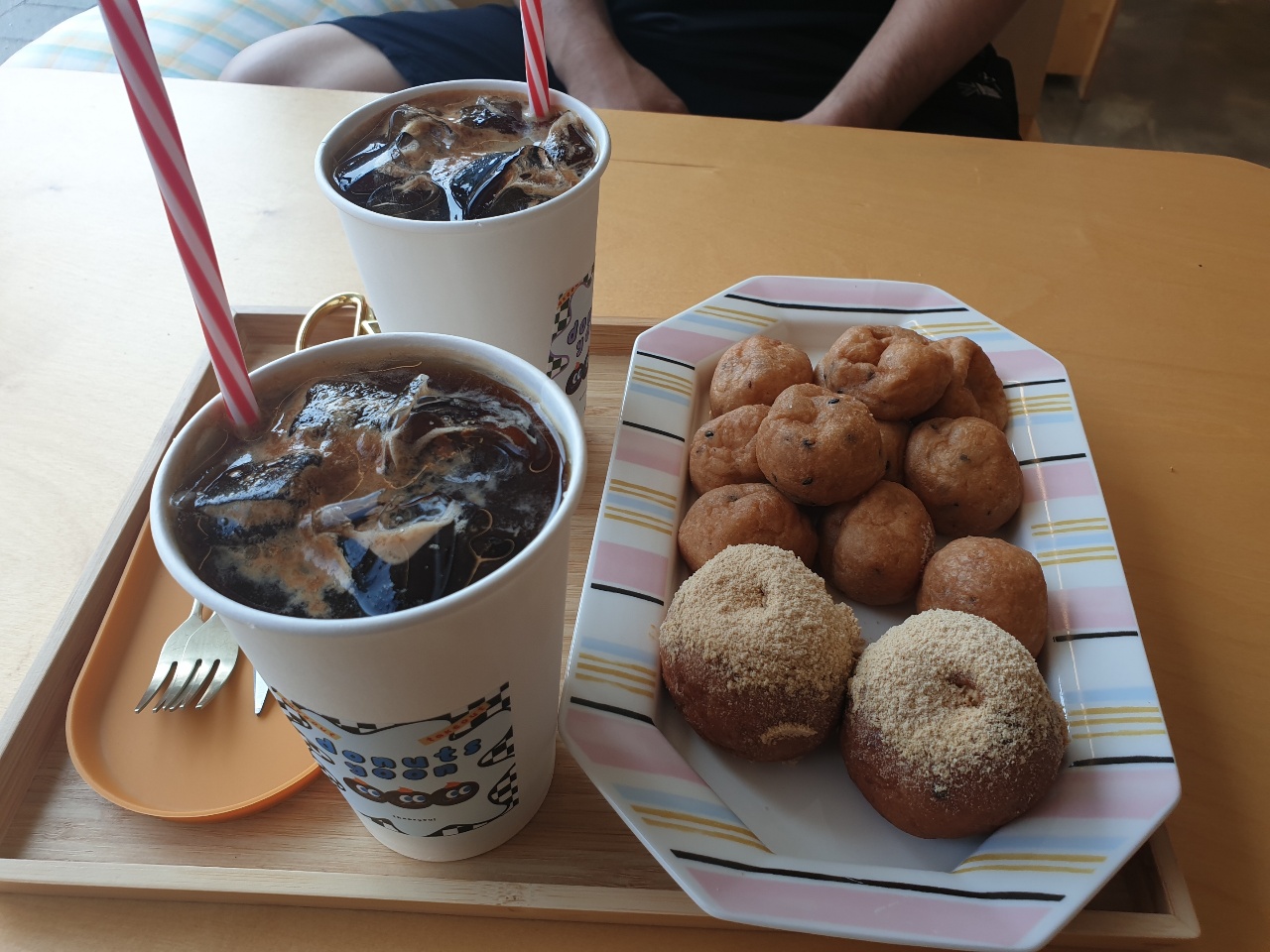  흙수저의 공짜 토요일... ㅠㅠ (with 아메리카노&도넛)