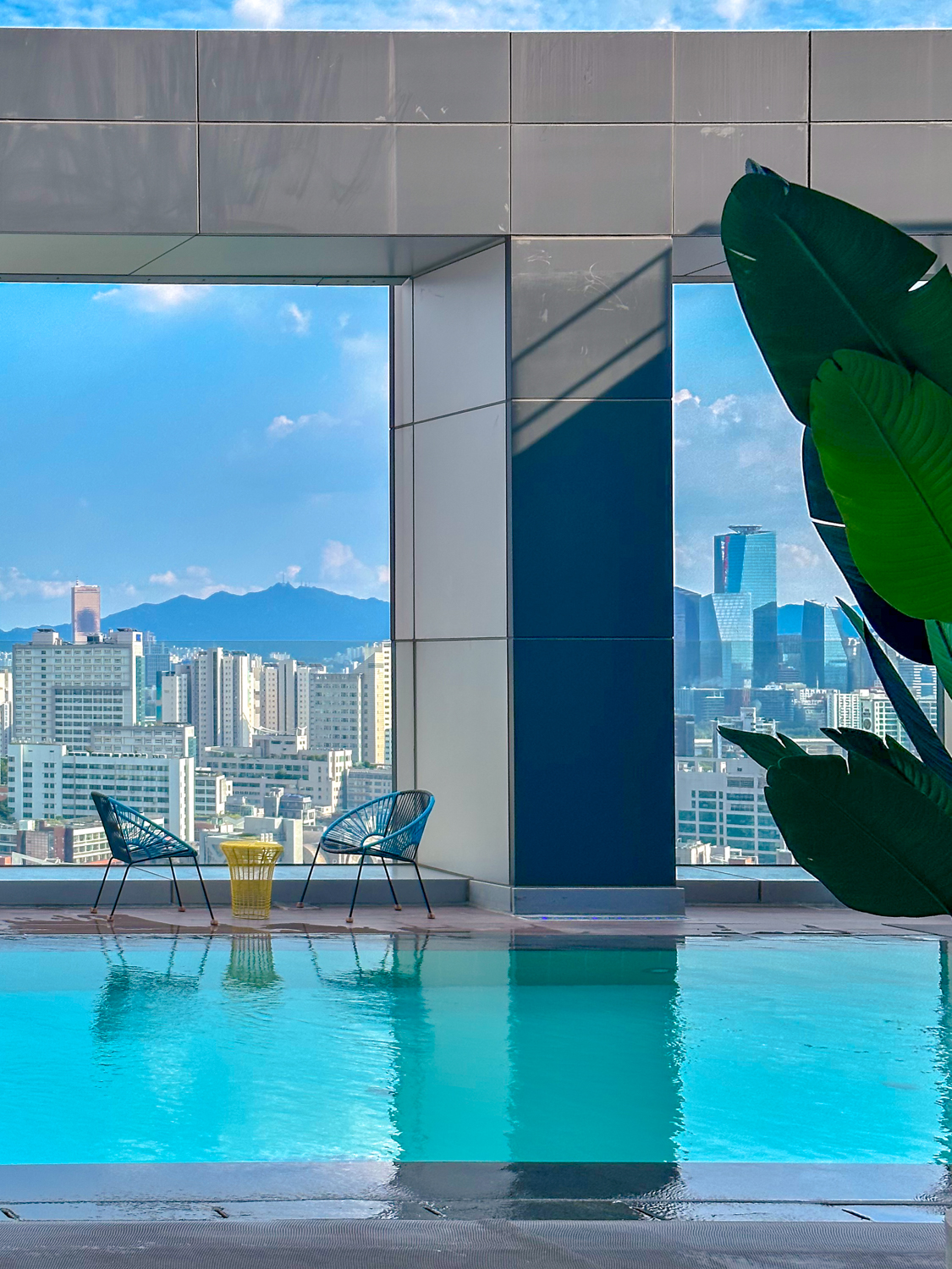 L7 홍대 호텔 22층 루프탑 수영장