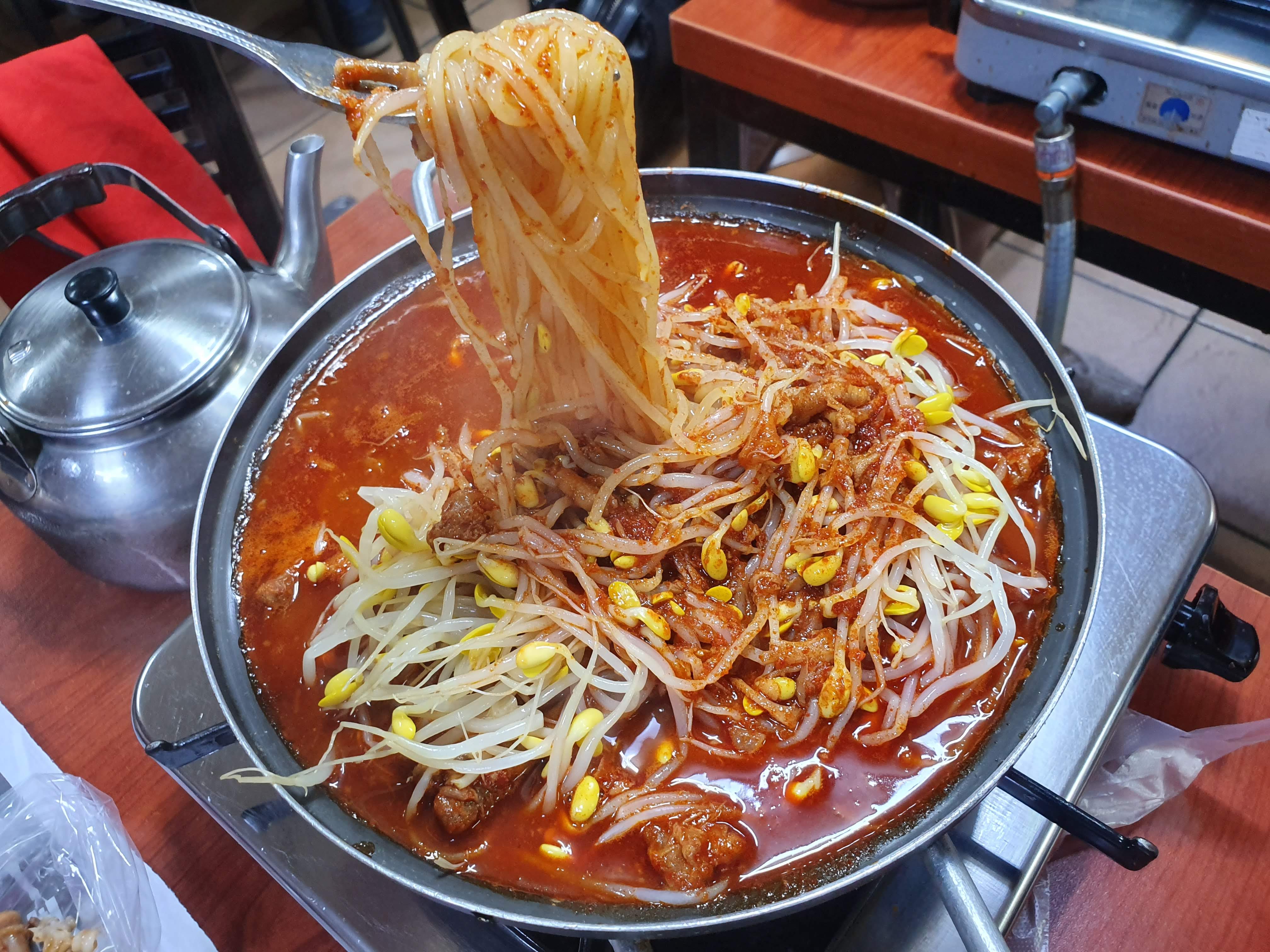  신당동 떡볶이 타운 우정 닭발 맛집 추천
